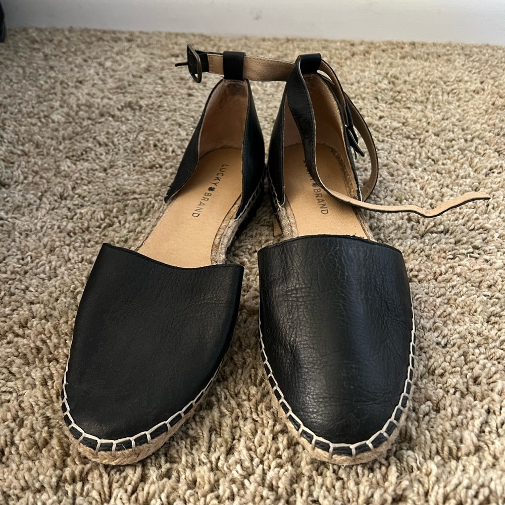 Like New! Lucky brand sandals